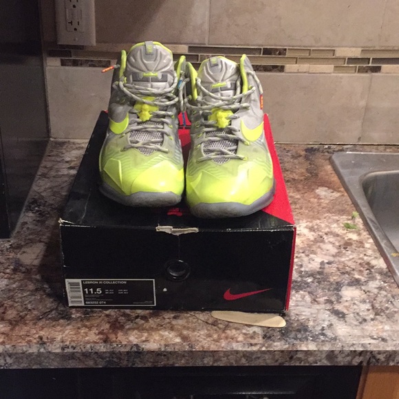 Nike lebrons - Picture 5 of 6